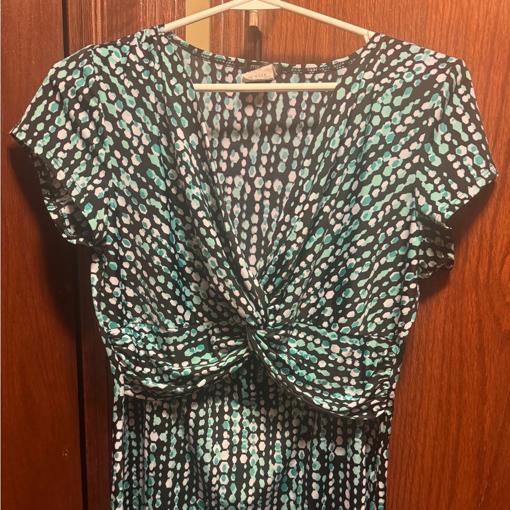 Maurice’s black and green blouse. Size XL. Flattering EUC
